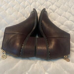 The wishbone collection ladies ankle brown boots lado size 7.5